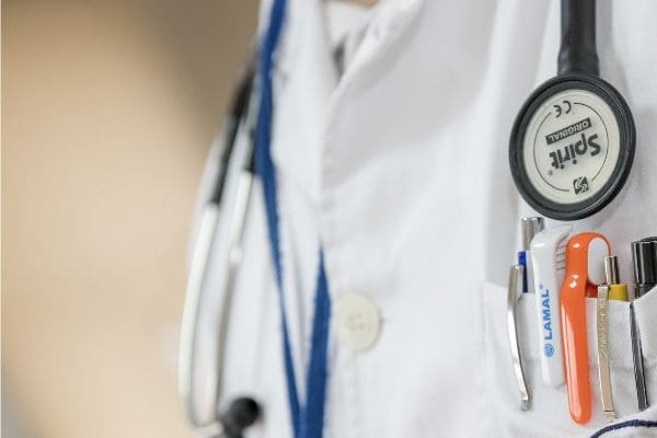 Processo seletivo contrata médicos temporários em Contagem