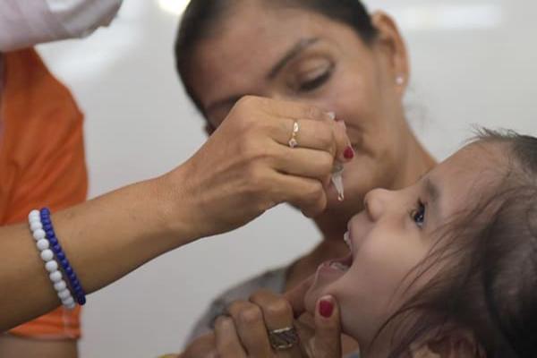 Campanha Nacional de Vacinação contra a Poliomielite começou nesta segunda-feira (27)