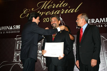 Empresário de Contagem recebe o Prêmio Mérito Empresarial em BH