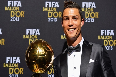 Cristiano Ronaldo recebe Bola de Ouro da FIFA pela segunda vez - SIC  Notícias