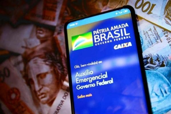 Governo estende Auxílio Emergencial de R$ 300 até o fim do ano