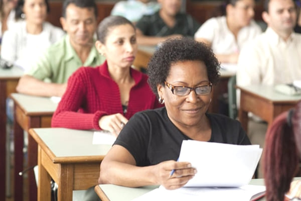 Instituição oferece aulas da EJA gratuitas em Contagem