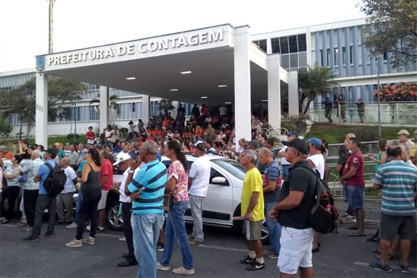 Movimentos protestam contra o IPTU na prefeitura