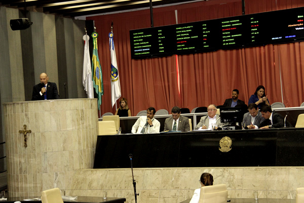 Em Contagem, vereadores assumem compromisso com as crianças e adolescentes