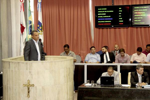 Prefeito eleito de Contagem visita Câmara Municipal