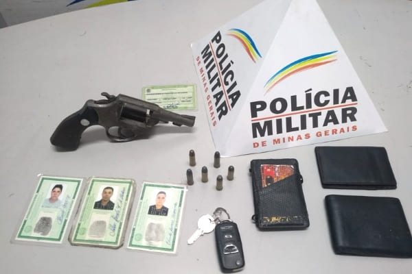 PM apreende armas e recupera veículos roubados em Contagem