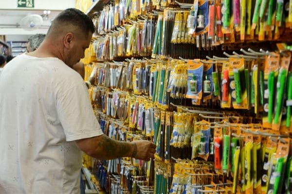 Inmetro dá dicas de segurança na compra de material escolar