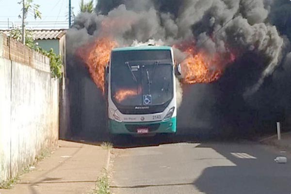 Minas contabiliza 60 ataques a ônibus em 29 cidades