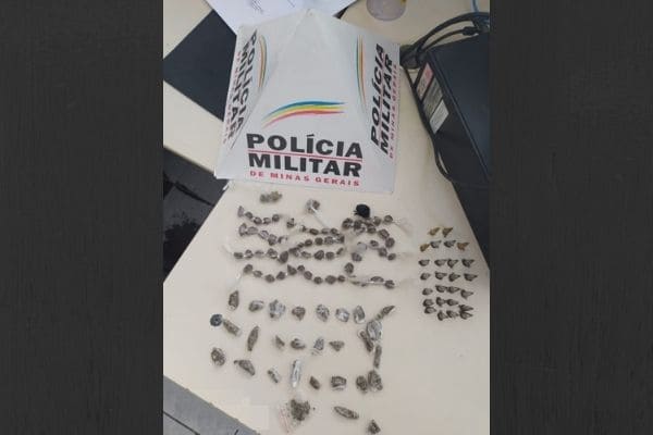 Noventa buchas de maconha são apreendidas com adolescente