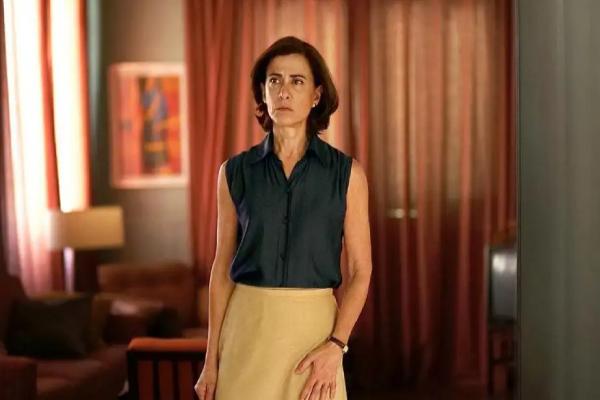 Fernanda Torres faz história como Melhor Atriz no Globo de Ouro 2025