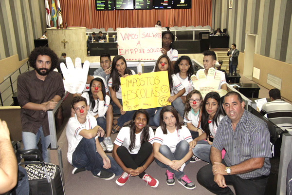 Alunos da E.M Pedro Pacheco protestam no legislativo 