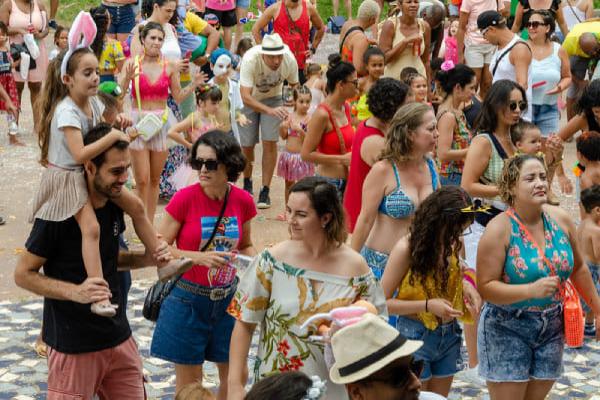 Pré-Carnaval de Contagem promete folia e diversão na Praça da Glória 