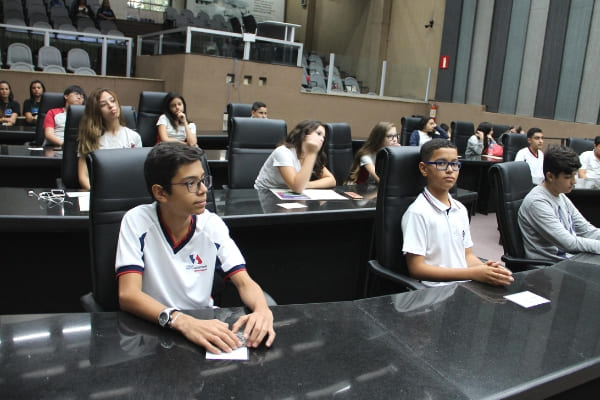 Escolas de Contagem recebem palestras sobre bullying