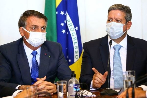 Presidente entrega medida provisória do novo Bolsa Família