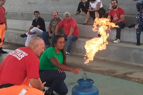 Bombeiros Militares dão treinamentos de primeiros socorros e prevenção de acidentes