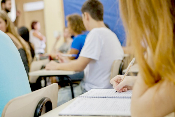 Estudantes poderão concorrer a vagas não preenchidas do Fies a partir do dia 20