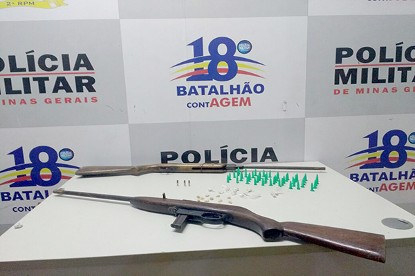 Denúncia de tráfico leva à apreensão de armas e drogas no Nova Contagem