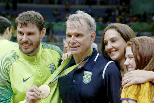 Após 16 anos, Bernardinho deixa comando da seleção masculina de vôlei