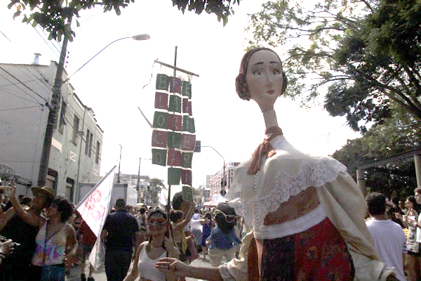 Bloco Maria Baderna faz sucesso no Carnaval 