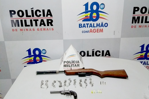 PM apreende armas e drogas durante buscas por suspeito de roubo