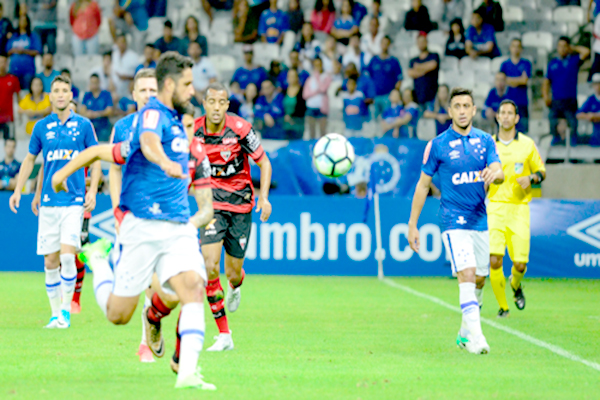 Cruzeiro vence em casa e fica em sexto lugar no Brasileirão