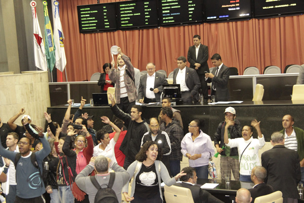 Câmara Municipal de Contagem é ocupada pela segunda vez no ano