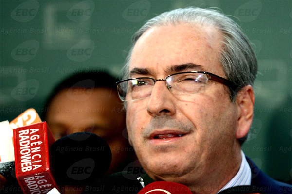 Cunha  descarta renúncia e critica PT