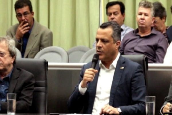 Denúncia contra prefeito é arquivada na Câmara de Contagem