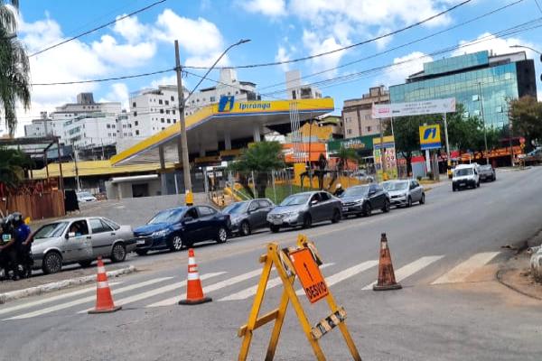 Obras emergenciais alteram trânsito no final da av. Olímpio Garcia