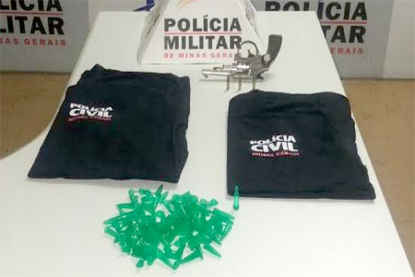 Arma é encontrada atrás de prédio em condomínio de Contagem