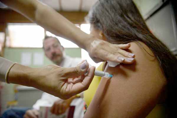 Público-alvo de vacina contra HPV é ampliado para adultos de até 26 anos