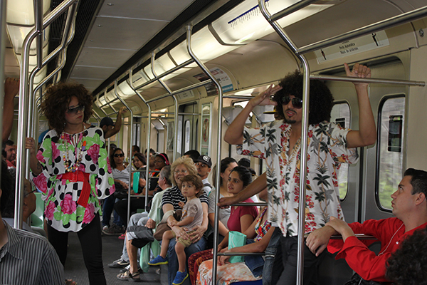 Campanha de combate à dengue conscientiza passageiros do metrô