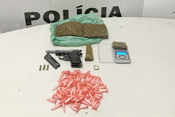 Jovem de 17 anos é apreendido com arma e drogas no São Mateus