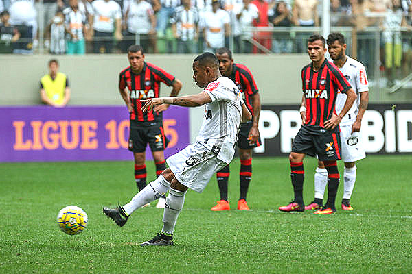 Com gol de pênalti, Atlético-MG vence mais um jogo