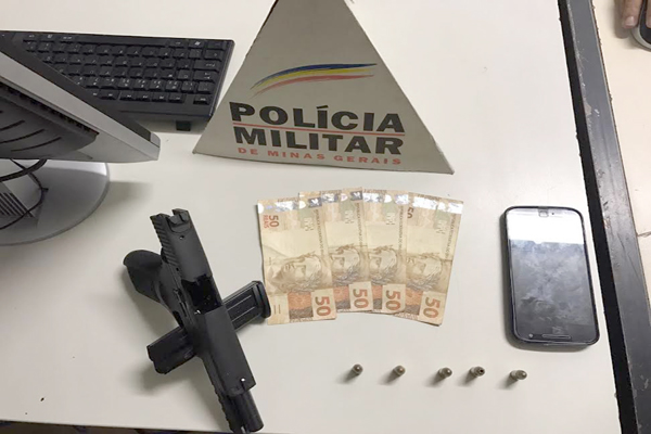 PM apreende arma e simulacro em duas ocorrências, em Contagem