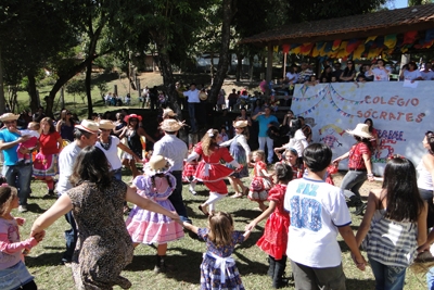 Arraial marca 15 anos de colégio