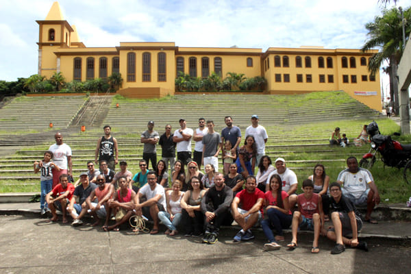 Atores se preparam para encenação da Paixão de Cristo em Contagem