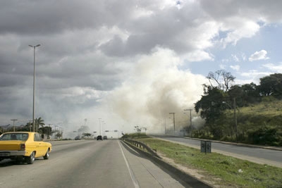 Incêndio atrapalha a visão dos motoristas