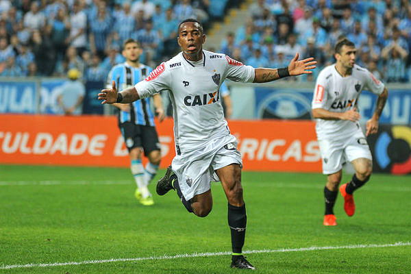 Fora de casa, Robinho consegue empate no final do segundo tempo