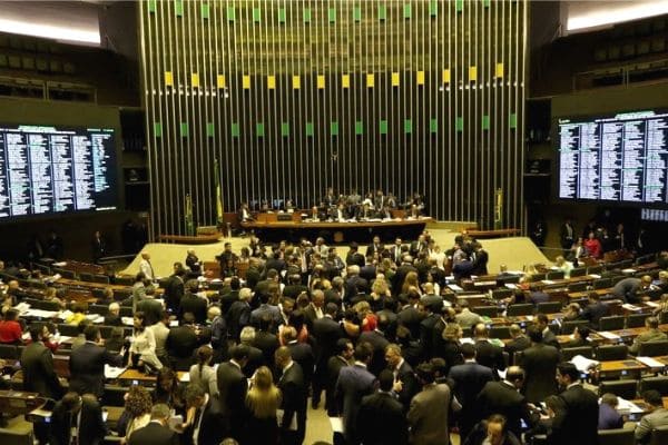 Câmara aprova MP que cria programa de revisão do INSS