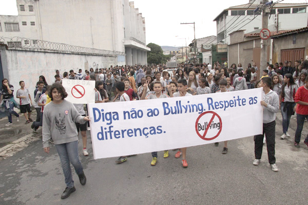 Estudantes de Contagem contra o bullying 