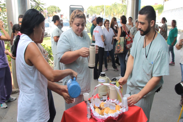 Servidores da saúde reclamam do corte do lanche