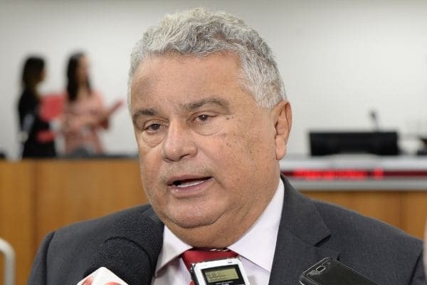 Ex-deputado Ivair Nogueira morre de Covid-19