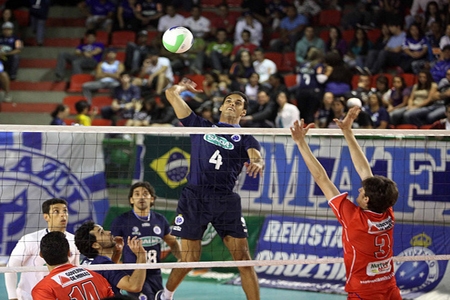 Sada Cruzeiro segue na liderança do Estadual de vôlei masculino