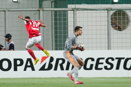 Atlético vence Santa Fé de virada pela Libertadores