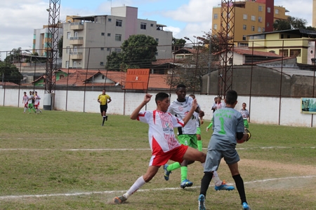 Rodada dupla de futebol agita o sábado em Contagem