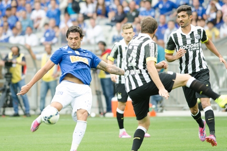 Cruzeiro vence Santos no 100º jogo sob o comando de Marcelo Oliveira