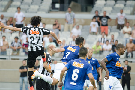 Atlético vence líder do brasileirão por 3 a 2